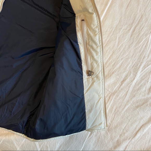 Abercrombie White Puffer Vest - Picture 4 of 5